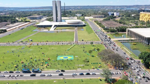Manifestantes bolsonaristas se concentram na Esplanada dos Ministérios. 