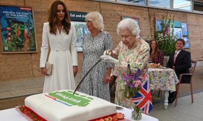 Rainha Elizabeth, Catarina, Duquesa de Cambridge, e Camila, Duquesa da Cornualha