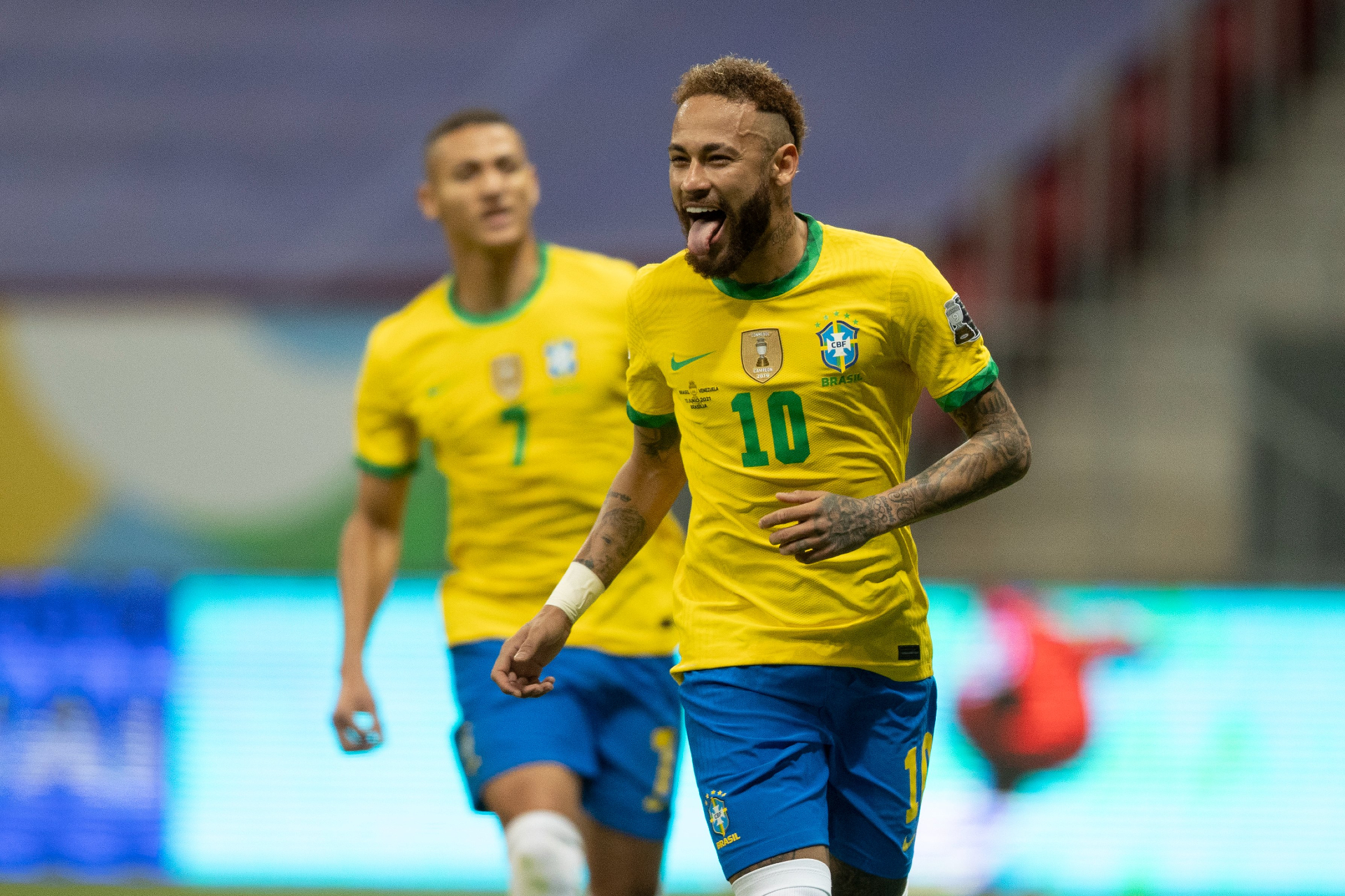Neymar sorri após marcar gol na Copa América