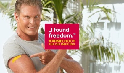 David Hasselhoff estrela campanha de vacinação contra covid-19 na Alemanha