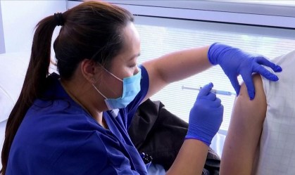 Vacina da Novavax é aplicada em voluntário em ensaio clínico nos EUA