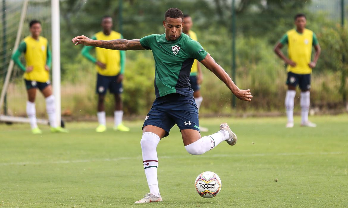 O atacante Caio Paulista em treino do Fluminense