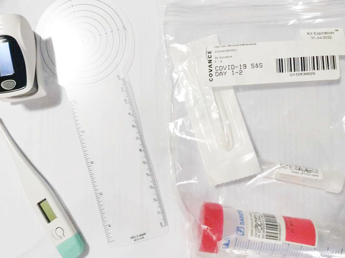 “kit” contendo termômetro, oxímetro e instrumentos necessários “kit” contendo termômetro, oxímetro e instrumentos necessários