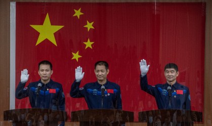 China enviará três astronautas para sua estação espacial
