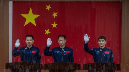 China enviará três astronautas para sua estação espacial
