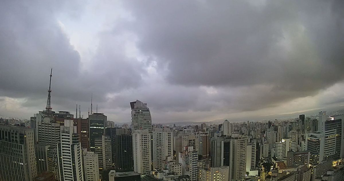 Tempo vira e temperaturas caem em São Paulo neste domingo (3)