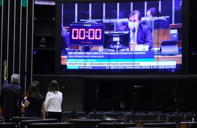 Rodrigo Maia em sessão da Câmara dos Deputados durante a crise da COVID-19