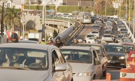 veículos no trânsito de São Paulo