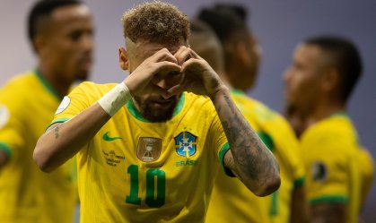 Neymar comemora gol contra a Venezuela
