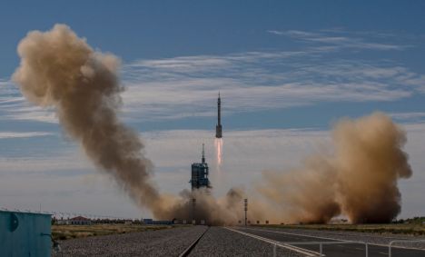 China lança nave espacial 
