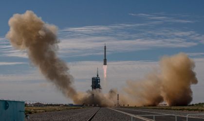China lança nave espacial 