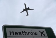 Companhias aéreas cancelam voos após incêndio perto do aeroporto de Londres