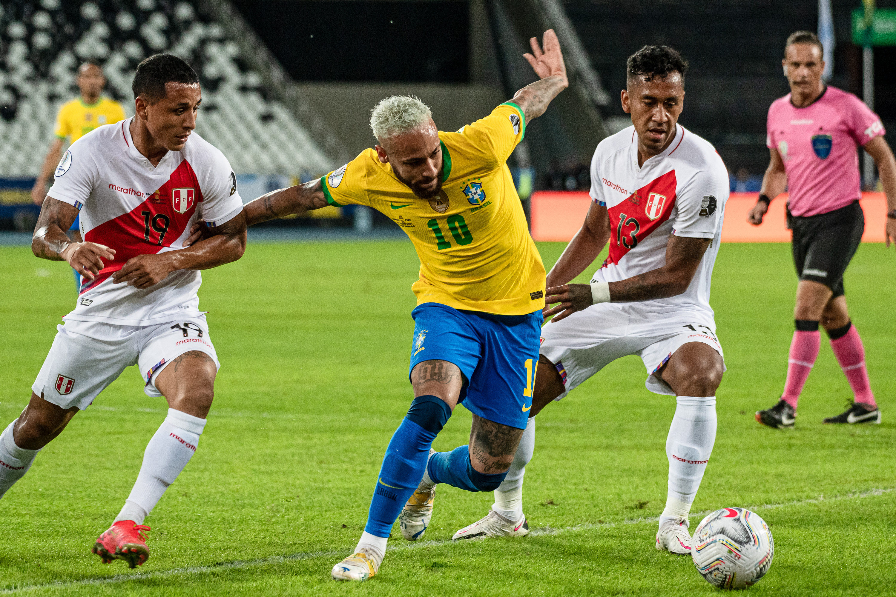 Neymar durante a partida entre Brasil e Peru, válida pela 2º rodada da fase de g