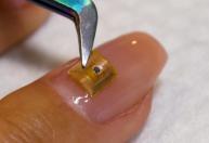 Microchip: Salão de beleza em Dubai transforma unhas em cartões de visita