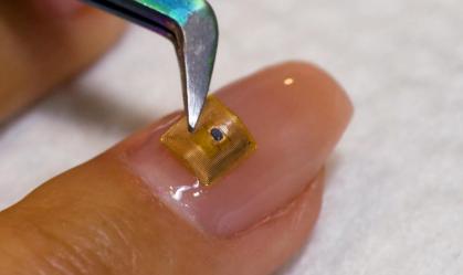 Unha com microchip