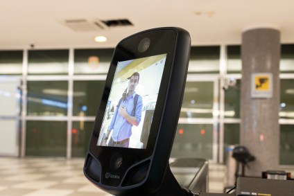 Biometria facial em aeroportos brasileiros