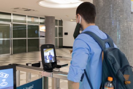 Biometria facial em aeroportos brasileiros