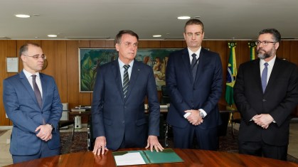 Bolsonaro durante assinatura do Termo de Posse de Rolando Alexandre.