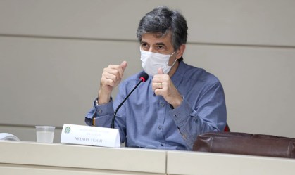 Em Manaus, Teich defende expansão de estruturas atuais ao invés de novo hospital