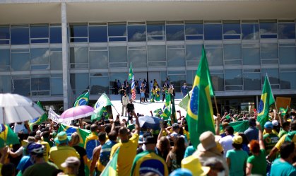 Análise: é grave quando o presidente não condena agressões em manifestações