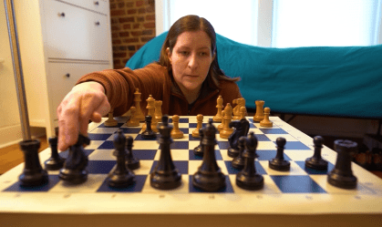Esta mulher é campeã de xadrez. E ela é cega
