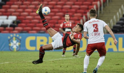 Rodrigo Muniz faz golaço de bicicleta contra o Bragantino em partida pelo Brasil