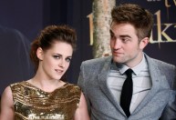 Kristen Stewart diz não aguentar mais falar sobre relação com Robert Pattinson