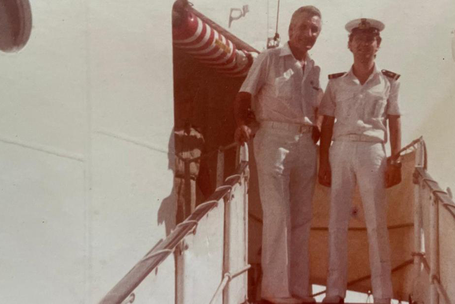 Angelo Capurro como um jovem cadete oficial no navio de cruzeiro Oceanic no sul Angelo Capurro como um jovem cadete oficial no navio de cruzeiro Oceanic no sul