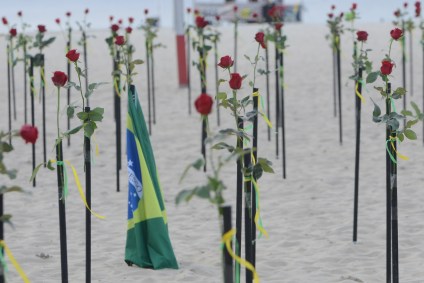 ONG faz protesto no Rio em memória dos mais de 500 mil mortos pela Covid-19