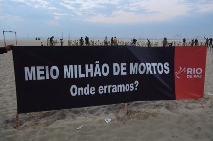 ONG faz protesto no Rio em memória dos mais de 500 mil mortos pela Covid-19