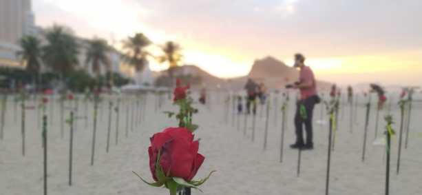 ONG faz protesto em memória dos mais de 500 mil mortos no Rio