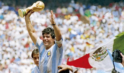 Diego Maradona, na cidade do México, em 1986