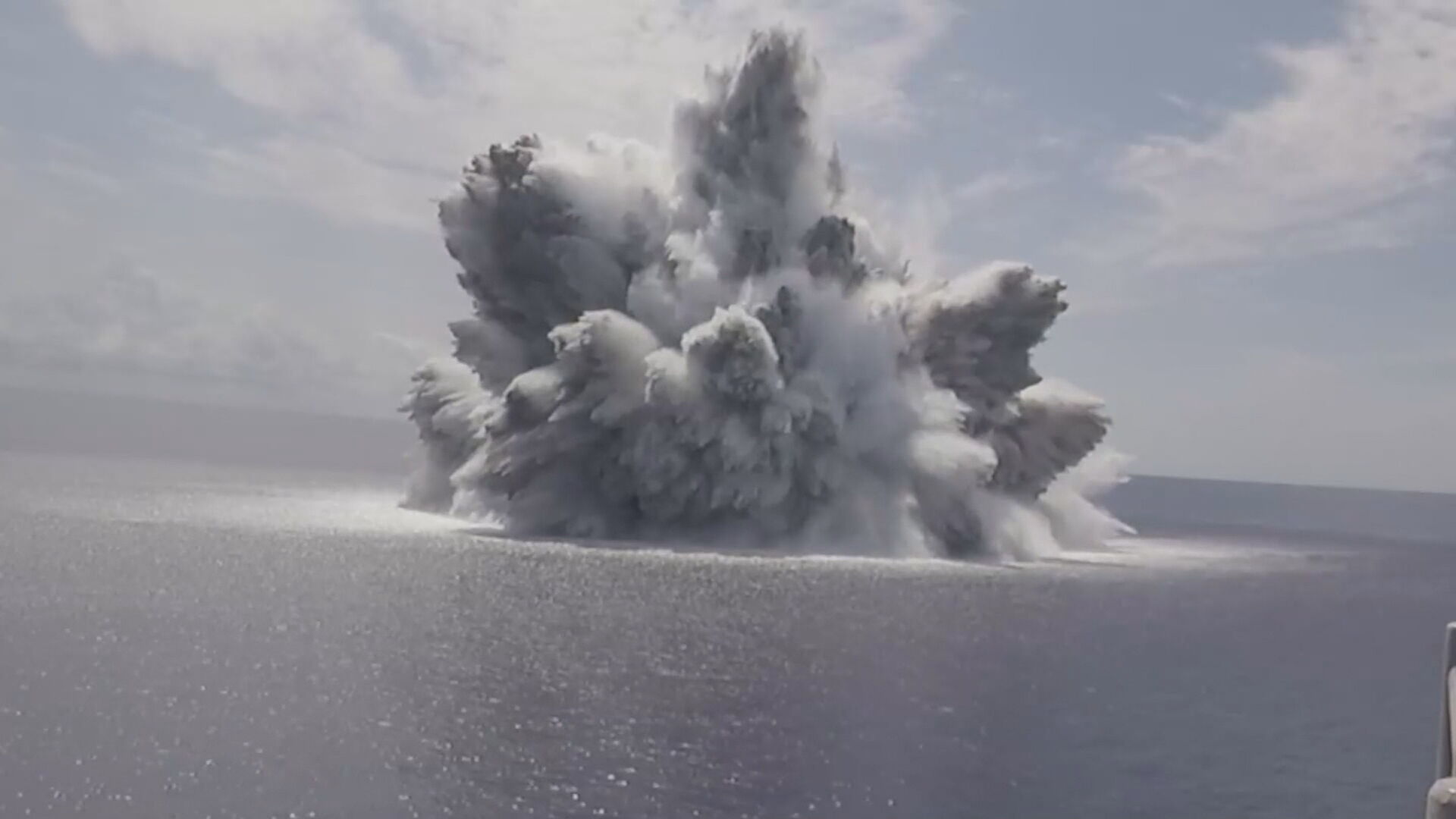Marinha dos Estados Unidos fez teste para avaliar resistência de porta-aviões Marinha dos Estados Unidos fez teste para avaliar resistência de porta-aviões