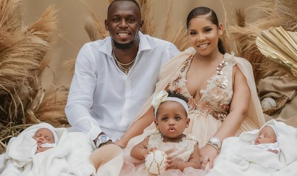 Usain Bolt e sua mulher Kasi Bennett, apresentam os gêmeos Thunder e Saint Leo