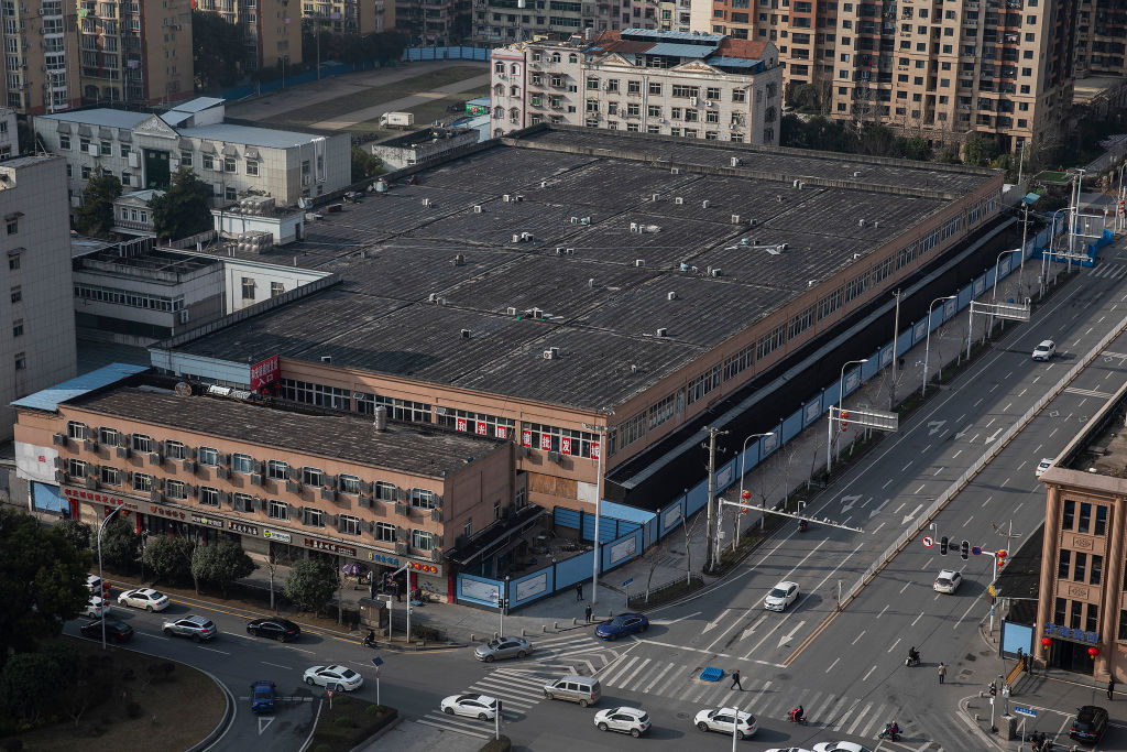Mercado de Frutos do Mar de Huanan, em Wuhan Mercado de Frutos do Mar de Huanan, em Wuhan