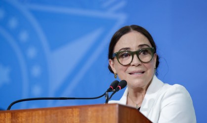 Regina Duarte deixa oficialmente o comando da Secretaria da Cultura