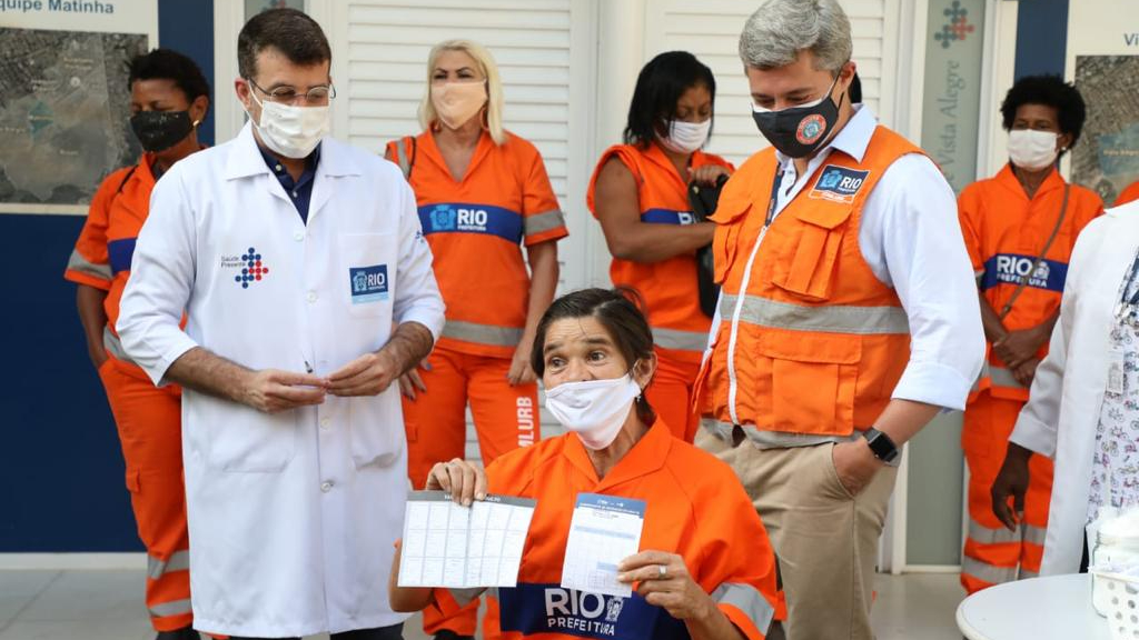 Prefeitura do Rio voltou a vacinar garis contra Covid-19