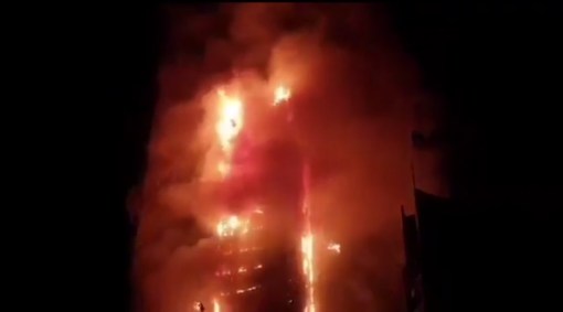 Torre de 48 andares queima em Sharjah, nos Emirados Árabes