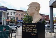 Polícia de NY investiga vandalismo na estátua de George Floyd como crime de ódio