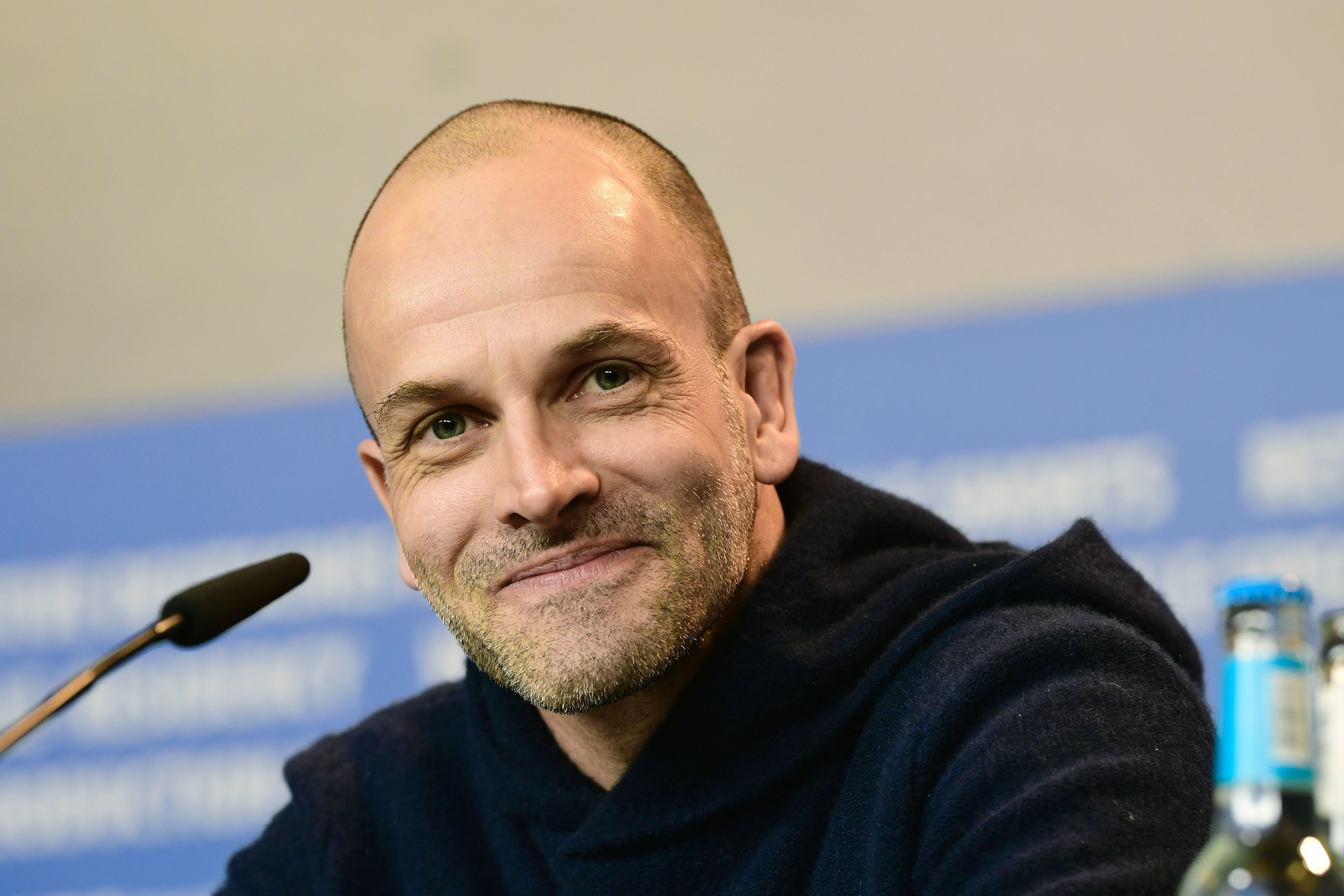 Jonny Lee Miller entra em elenco de "The Crown."