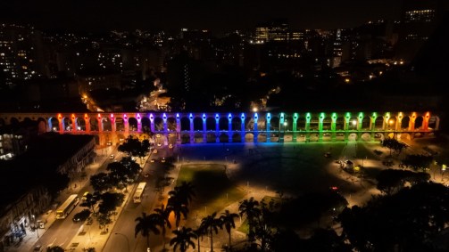 Arcos da Lapa receberam as cores da bandeira do Orgulho LGBTQIA+