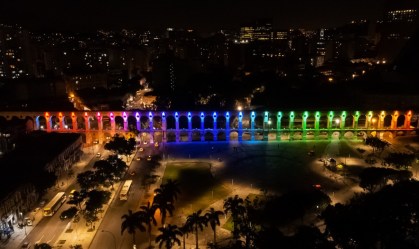 Arcos da Lapa receberam as cores da bandeira do Orgulho LGBTQIA+