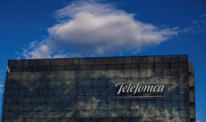 Telefónica volta a lucrar no 4º trimestre, superando expectativas de receita