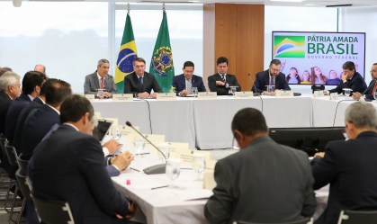 Governo envia vídeo de reunião ministerial ao STF
