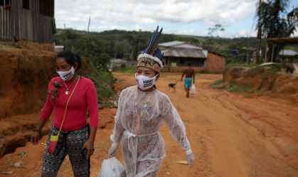 Enfermeira indígena da Amazônia ajuda na luta contra o coronavírus
