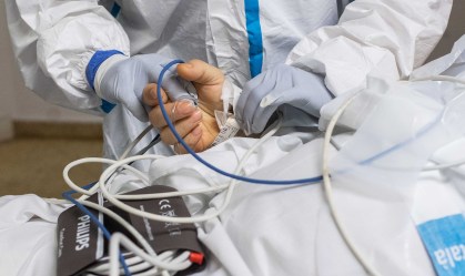 Capacetes de ventilação para pacientes  começam a ser testados no HC em SP