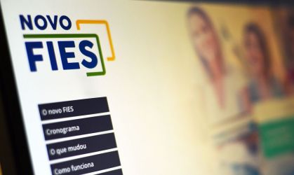 Tela exibe site do Fies