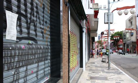 Lojas fechadas na Liberdade, região central de São Paulo