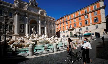 Governo italiano deve impor restrições para conter novo aumento da Covid-19