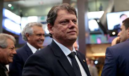Tarcísio nega conflito com caminhoneiros e diz que movimento de greve será mínimo